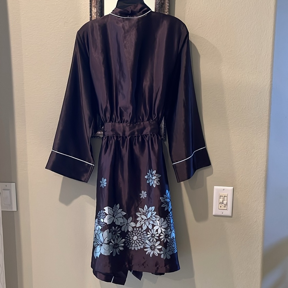 Robe, Gorgeous used polyester robe size medium brown/blue - Picture 6 of 8
